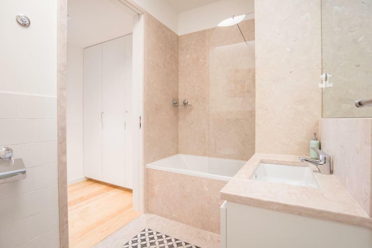 Apartment Spacious & Bright In Cais Sodre *